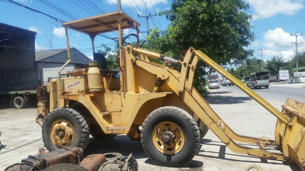 รถตักขนาดใหญ่ เครื่อง 6 สูบ 130 แรงดีเซล เครื่องดีไม่มีไอ สภาพพร้อมใช้งาน