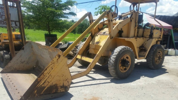 รถตักขนาดใหญ่ เครื่อง 6 สูบ 130 แรงดีเซล เครื่องดีไม่มีไอ สภาพพร้อมใช้งาน