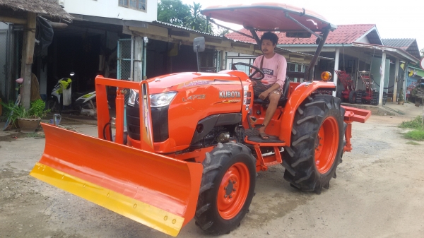 รถไถคูโบต้าL4708 พร้อมไช้งานสวยมากๆ รถไรมัน 1200ช.ม. ขายใน  ราคา388000บาท รถอยู่วังบัว คลองขลุง กำแพงเพชร   มีไบมีดหน้าหนึ่งอัน ผานยกล่องหนึ่งอัน สนใจสอบุถามได้ที่081 3655997 อำพร  พาเจริญ  ราคาต่อรองได้อีกนะครับ