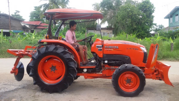 รถไถคูโบต้าL4708 พร้อมไช้งานสวยมากๆ รถไรมัน 1200ช.ม. ขายใน  ราคา388000บาท รถอยู่วังบัว คลองขลุง กำแพงเพชร   มีไบมีดหน้าหนึ่งอัน ผานยกล่องหนึ่งอัน สนใจสอบุถามได้ที่081 3655997 อำพร  พาเจริญ  ราคาต่อรองได้อีกนะครับ