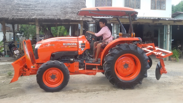 รถไถคูโบต้าL4708 พร้อมไช้งานสวยมากๆ รถไรมัน 1200ช.ม. ขายใน  ราคา388000บาท รถอยู่วังบัว คลองขลุง กำแพงเพชร   มีไบมีดหน้าหนึ่งอัน ผานยกล่องหนึ่งอัน สนใจสอบุถามได้ที่081 3655997 อำพร  พาเจริญ  ราคาต่อรองได้อีกนะครับ