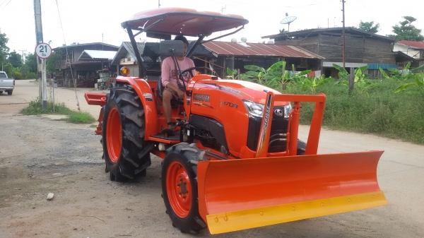 รถไถคูโบต้าL4708 พร้อมไช้งานสวยมากๆ รถไรมัน 1200ช.ม. ขายใน  ราคา388000บาท รถอยู่วังบัว คลองขลุง กำแพงเพชร   มีไบมีดหน้าหนึ่งอัน ผานยกล่องหนึ่งอัน สนใจสอบุถามได้ที่081 3655997 อำพร  พาเจริญ  ราคาต่อรองได้อีกนะครับ