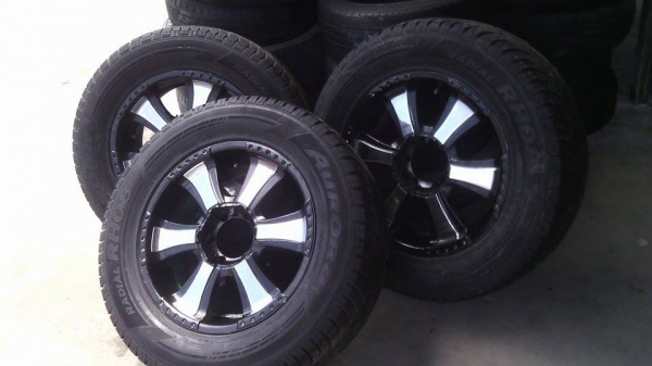 ขายแม็ค 6รู ขอบ 18 พร้อมยาง 265 60 R18 ยางปลายปี 2011 แม็คมีฝาครอบครบทั้ง 4 วงลดราคาลงเหลือ 8000 บาท ขายแม็ค 6รู ขอบ 18 พร้อมยาง 265 60 R18 ยางปลายปี 2011 แม็คมีฝาครอบครบทั้ง 4 วงลดราคาลงเหลือ 8000 บาท