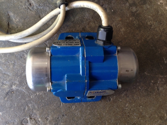 ขายมอเตอร์สั่น-เขย่า Visam ขนาด 25W ตัวเล็กไฟบ้าน 220V made in Italy สภาพสวย พร้อมใช้งาน