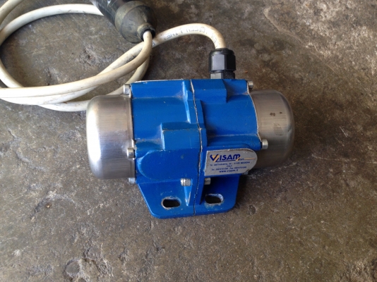 ขายมอเตอร์สั่น-เขย่า Visam ขนาด 25W ตัวเล็กไฟบ้าน 220V made in Italy สภาพสวย พร้อมใช้งาน