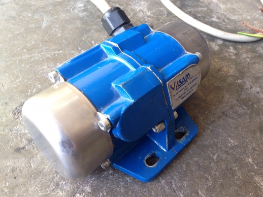 ขายมอเตอร์สั่น-เขย่า Visam ขนาด 25W ตัวเล็กไฟบ้าน 220V made in Italy สภาพสวย พร้อมใช้งาน