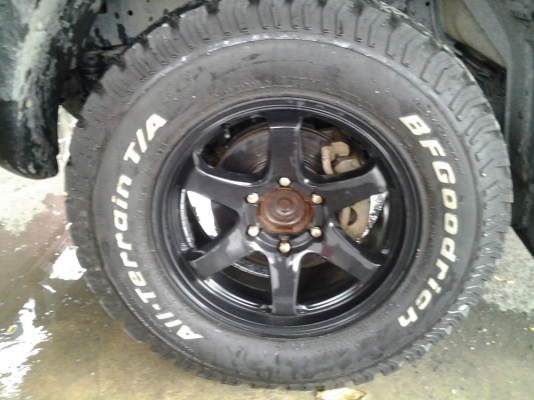 ขายแม็ค 6 รู กว้าง 8 นิ้ว พร้อมยาง Bf All 265/70 R 17 ยางปี 14  และปี 13 จำนวน1ชุด  ขาย 23,500 บาท