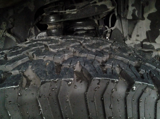 ขายแม็ค 6 รู กว้าง 8 นิ้ว พร้อมยาง Bf All 265/70 R 17 ยางปี 14  และปี 13 จำนวน1ชุด  ขาย 23,500 บาท