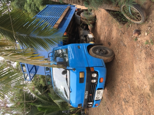 ขาย6ล้อดั้ม เครื่อง110แรง. สภาพสวยๆ. พร้อมใช้