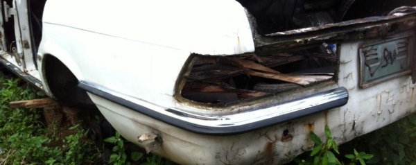 คิ้วบนกันชนหลัง BENZ W116