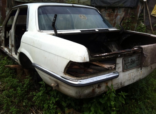 คิ้วบนกันชนหลัง BENZ W116