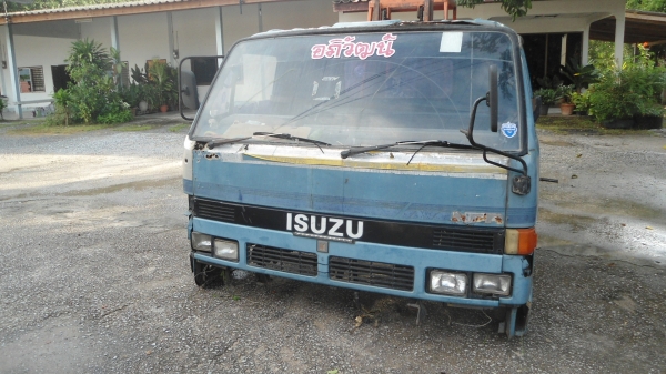 มาอีกแล้วครับของฝากนักปั้น  หัวNPR  อีซูซุ  115 อุปกรณ์ครบ  คอนโซน  สวยๆเลยครับ