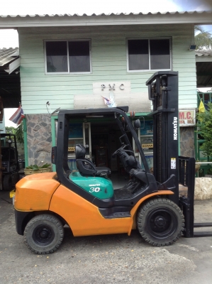+++ ขายโฟล์คลิฟท์  KOMATSU FD30-16  รุ่น 16  (รถสภาพดี  รับประกัน)   ขนาด  3  ตัน   เครื่องยนต์ดีเซล  เสา  4  เมตร  เกียร์ออโตเมติค  งา 1,070  มม.  ยางตันครับ