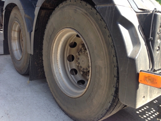 รถ VOLVO 10 ล้อ หัวลาก 400 แรงม้า. ปี 55. ( รถวิ่ง 4xx,xxx กว่า กม. ) , ( มีขาย 4 หัว. )     สนใจติดต่อ  081 - 6079515