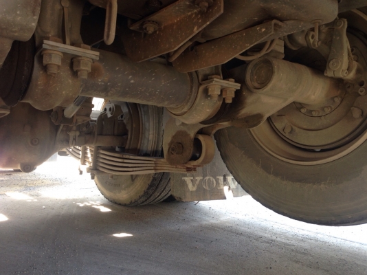 รถ VOLVO 10 ล้อ หัวลาก 400 แรงม้า. ปี 55. ( รถวิ่ง 4xx,xxx กว่า กม. ) , ( มีขาย 4 หัว. )     สนใจติดต่อ  081 - 6079515