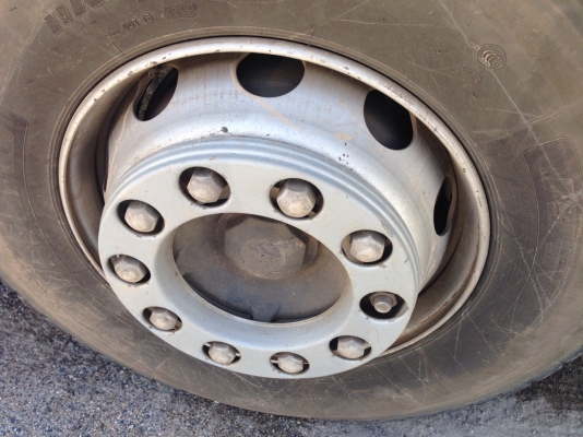 รถ VOLVO 10 ล้อ หัวลาก 400 แรงม้า. ปี 55. ( รถวิ่ง 4xx,xxx กว่า กม. ) , ( มีขาย 4 หัว. )     สนใจติดต่อ  081 - 6079515