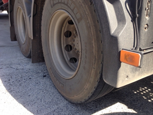 รถ VOLVO 10 ล้อ หัวลาก 400 แรงม้า. ปี 55. ( รถวิ่ง 4xx,xxx กว่า กม. ) , ( มีขาย 4 หัว. )     สนใจติดต่อ  081 - 6079515