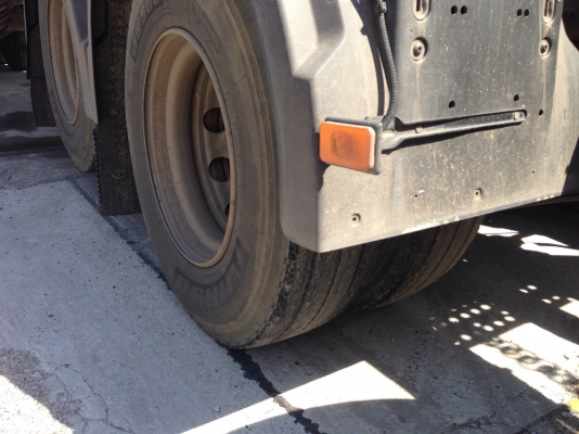 รถ VOLVO 10 ล้อ หัวลาก 400 แรงม้า. ปี 55. ( รถวิ่ง 4xx,xxx กว่า กม. ) , ( มีขาย 4 หัว. )     สนใจติดต่อ  081 - 6079515