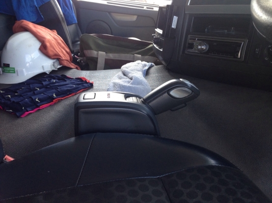 รถ VOLVO 10 ล้อ หัวลาก 400 แรงม้า. ปี 55. ( รถวิ่ง 4xx,xxx กว่า กม. ) , ( มีขาย 4 หัว. )     สนใจติดต่อ  081 - 6079515