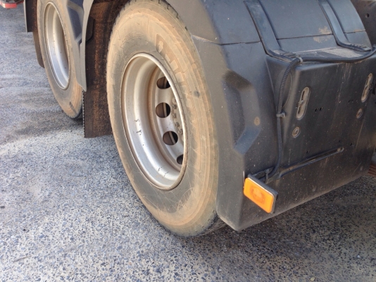 รถ VOLVO 10 ล้อ หัวลาก 400 แรงม้า. ปี 55. ( รถวิ่ง 4xx,xxx กว่า กม. ) , ( มีขาย 4 หัว. )     สนใจติดต่อ  081 - 6079515