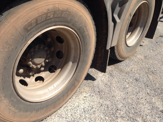 รถ VOLVO 10 ล้อ หัวลาก 400 แรงม้า. ปี 55. ( รถวิ่ง 4xx,xxx กว่า กม. ) , ( มีขาย 4 หัว. )     สนใจติดต่อ  081 - 6079515