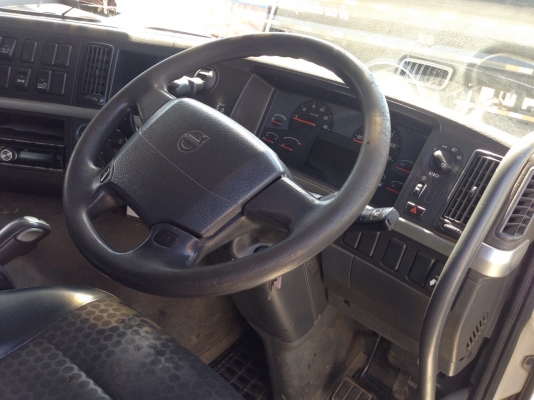 รถ VOLVO 10 ล้อ หัวลาก 400 แรงม้า. ปี 55. ( รถวิ่ง 4xx,xxx กว่า กม. ) , ( มีขาย 4 หัว. )     สนใจติดต่อ  081 - 6079515