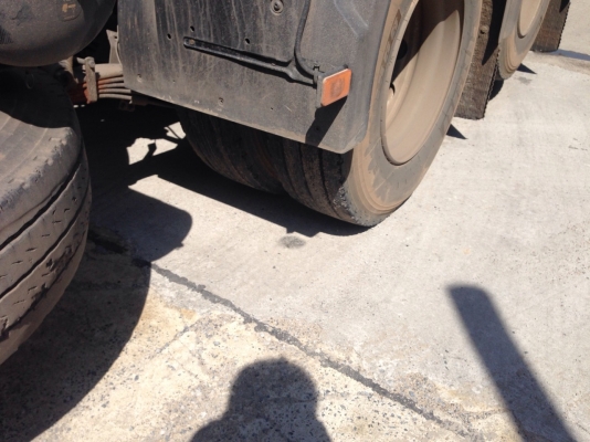 รถ VOLVO 10 ล้อ หัวลาก 400 แรงม้า. ปี 55. ( รถวิ่ง 4xx,xxx กว่า กม. ) , ( มีขาย 4 หัว. )     สนใจติดต่อ  081 - 6079515