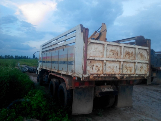 ขายสิบบล้อดั้ MITSUBISHI MA สองเพลาแสลงตรงดั้ม เครื่องดี เกียร์เป็นเกียร์อิตั้น สถาพพร้อมใช้งาน คัชชีสวย ยางพร้อมใช้ ขายดาวน์150000บาทครับ