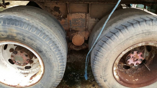 ขายตามสภาพ หางพ่วงเทนเลอร์ 2 คาน ยาว 11 เมตร เอกสารเล่มทะเบียนครบ คัสซีมีผุต้องซ่อมนะครับ