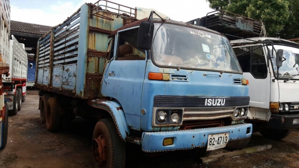 ขายตามสภาพ 10 ล้อดั้ม เพลาเดียว HINO KT925 ไม่มีเล่มทะเบียน หัวเก๋ง JCM เครื่อง EH700 168 แรงม้า เกียร์ HO คัสซีมีผุบ้าง พวงมาลัยพาวเวอร์ ราคาต่อรองได้ครับ