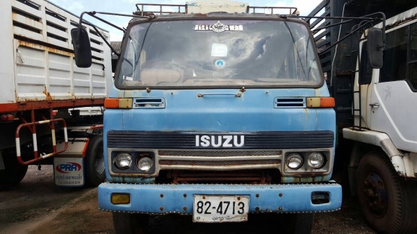 ขายตามสภาพ 10 ล้อดั้ม เพลาเดียว HINO KT925 ไม่มีเล่มทะเบียน หัวเก๋ง JCM เครื่อง EH700 168 แรงม้า เกียร์ HO คัสซีมีผุบ้าง พวงมาลัยพาวเวอร์ ราคาต่อรองได้ครับ