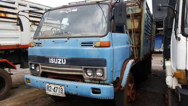 ขายตามสภาพ 10 ล้อดั้ม เพลาเดียว HINO KT925 ไม่มีเล่มทะเบียน หัวเก๋ง JCM เครื่อง EH700 168 แรงม้า เกียร์ HO คัสซีมีผุบ้าง พวงมาลัยพาวเวอร์ ราคาต่อรองได้ครับ