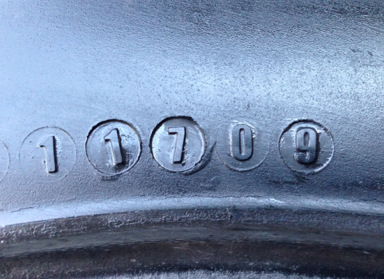 ยาง Mud BF goodrich 35 12.5 R15 ดอกเยอะ ไม่มีปะ ลุยได้อีกนาน