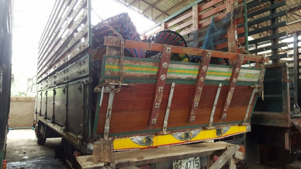 ขาย 10 ล้อเพลาเดียว HINO KT925 วางหัวสิงห์ไฮเทค เครื่อง EH700 168 แรงม้า เบรคทิฟฟี่ พาวเวอร์ คัสซีมีคราบสนิมบ้าง ทะเบียนเต็มพร้อมโอนครับ