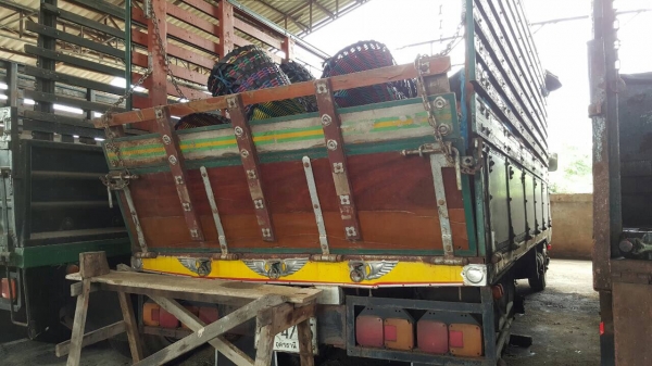 ขาย 10 ล้อเพลาเดียว HINO KT925 วางหัวสิงห์ไฮเทค เครื่อง EH700 168 แรงม้า เบรคทิฟฟี่ พาวเวอร์ คัสซีมีคราบสนิมบ้าง ทะเบียนเต็มพร้อมโอนครับ