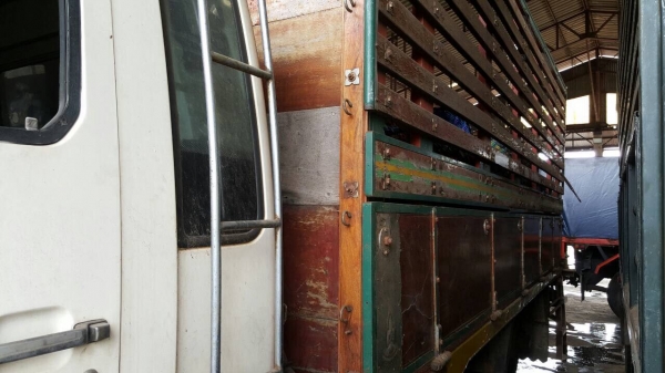 ขาย 10 ล้อเพลาเดียว HINO KT925 วางหัวสิงห์ไฮเทค เครื่อง EH700 168 แรงม้า เบรคทิฟฟี่ พาวเวอร์ คัสซีมีคราบสนิมบ้าง ทะเบียนเต็มพร้อมโอนครับ