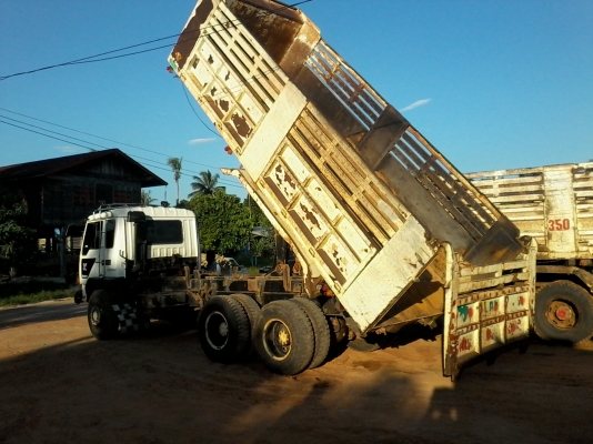 ขาย สิบล้อหลงเทอร์โบ FN527TF4xxx สองเพลาดั้ม สภาพพร้อมใช้งาน เครื่องเกียร์ดี เกียร์เป็นเกียร์อิตั้น คัชชีสวย ยางดี เอกสารพร้อมโอน มีระบบลากลูก