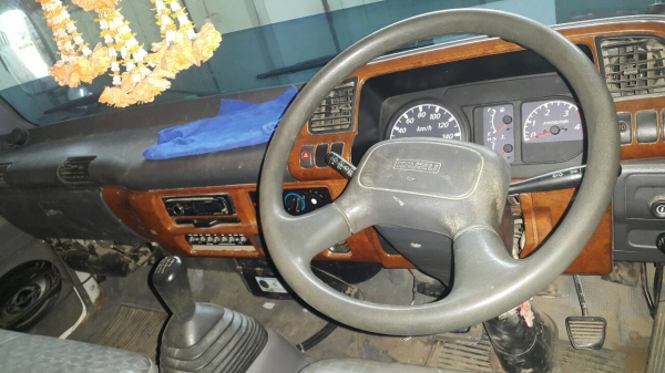 Isuzu elf มือหนึ่งออกห้าง Isuzu elf มือหนึ่งออกห้าง