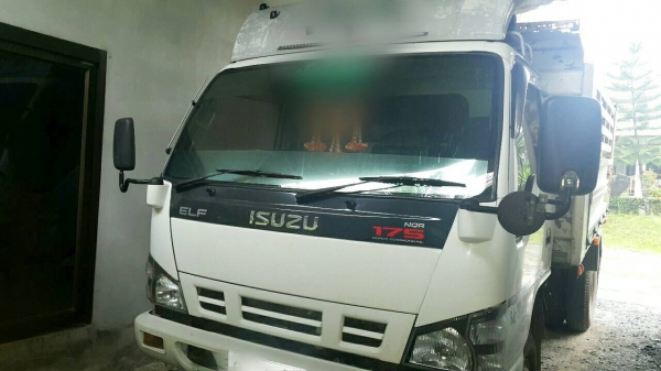 Isuzu elf มือหนึ่งออกห้าง Isuzu elf มือหนึ่งออกห้าง