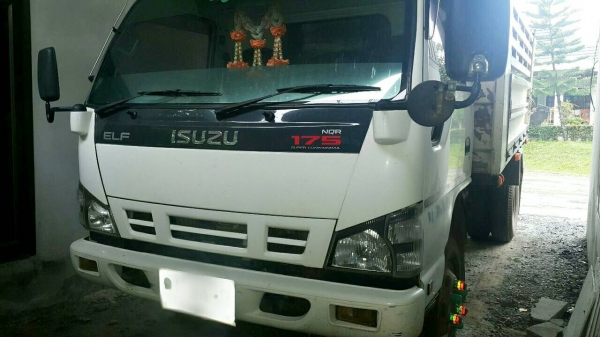 Isuzu elf มือหนึ่งออกห้าง Isuzu elf มือหนึ่งออกห้าง