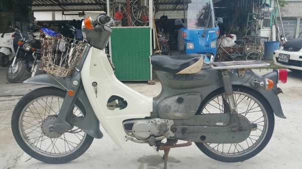 Honda supercub50cc4t สีเดิมแห้งๆมือ2ญี่ปุ่น Honda supercub50cc4t สีเดิมแห้งๆมือ2ญี่ปุ่น