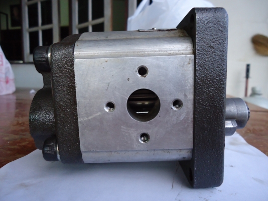 รับจัดหา ปั๊มไฮดรอลิค รถไถ คูโบต้า รุ่น M8950, M7030 รับจัดหา ปั๊มไฮดรอลิค รถไถ คูโบต้า รุ่น M8950, M7030