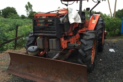 ขาย รถไถ kubota ปี53 วิ่ง 4,000 ชม M7040 70แรง 2 เพลา มีอุปกรณ์ดันหน้า กับ หางหลังให้1ชิ้นครับ
