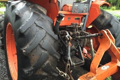 ขาย รถไถ kubota ปี53 วิ่ง 4,000 ชม M7040 70แรง 2 เพลา มีอุปกรณ์ดันหน้า กับ หางหลังให้1ชิ้นครับ