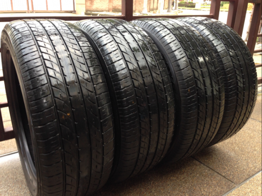 ยาง Toyo tires 235 50 18 ปี14 ดอกเยอะ พร้อมใช้งาน