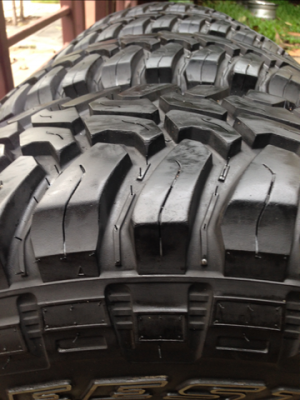 ยาง Mud Deestone 31 10.5 R15 ปี14 ดอกเต็ม ไม่มีปะ ใช้กันยาว