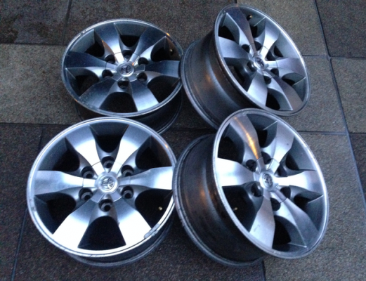 ล้อ Vigo ตัว 4x4 ขอบ16 ไม่เคยซ่อม พร้อมน็อตครบ พร้อมใช้งาน