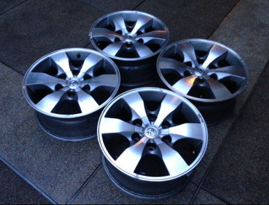 ล้อ Vigo ตัว 4x4 ขอบ16 ไม่เคยซ่อม พร้อมน็อตครบ พร้อมใช้งาน