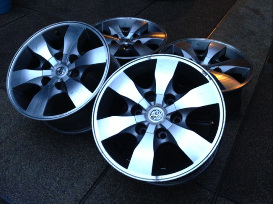 ล้อ Vigo ตัว 4x4 ขอบ16 ไม่เคยซ่อม พร้อมน็อตครบ พร้อมใช้งาน