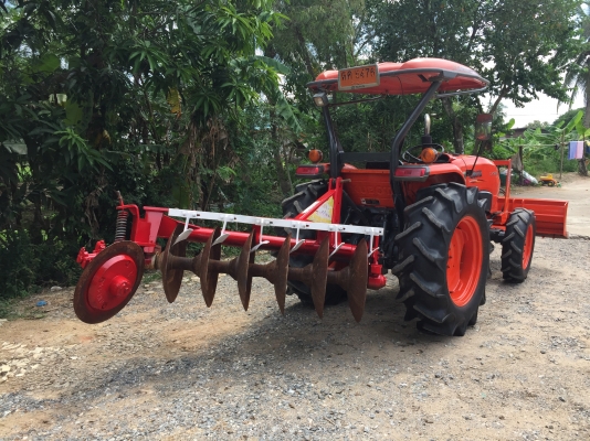 ขายด่วนรถไถคูโบต้า 47 แรง พร้อมดันดินหน้าและผานพรวน ราคา 398,000 บาท